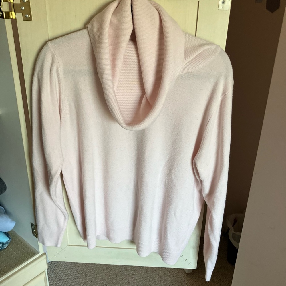 Large necked turtleneck, light pink.